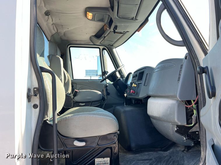 image for item NA9192 2003 International  7600 6x4  semi truck