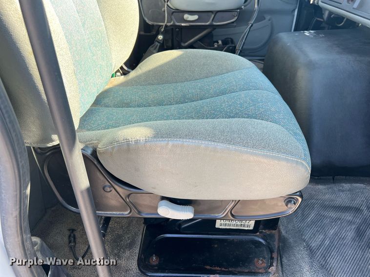 image for item NA9192 2003 International  7600 6x4  semi truck