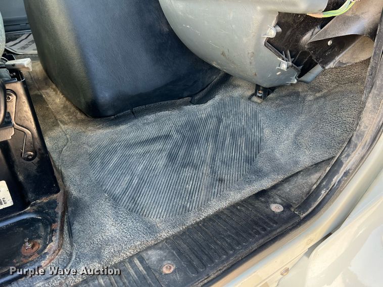 image for item NA9192 2003 International  7600 6x4  semi truck