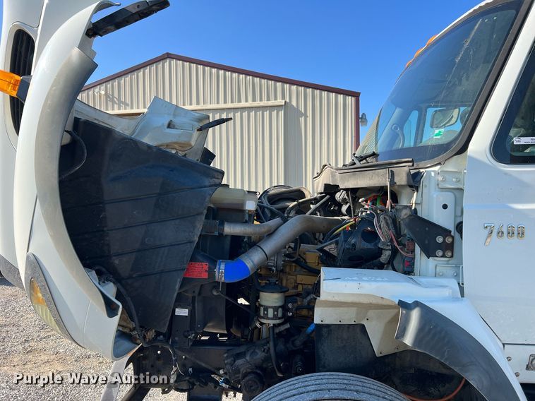 image for item NA9192 2003 International  7600 6x4  semi truck