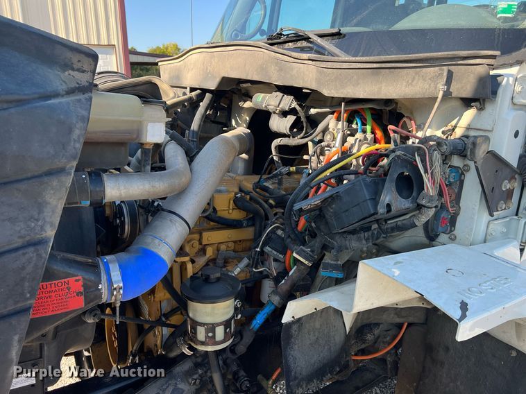 image for item NA9192 2003 International  7600 6x4  semi truck