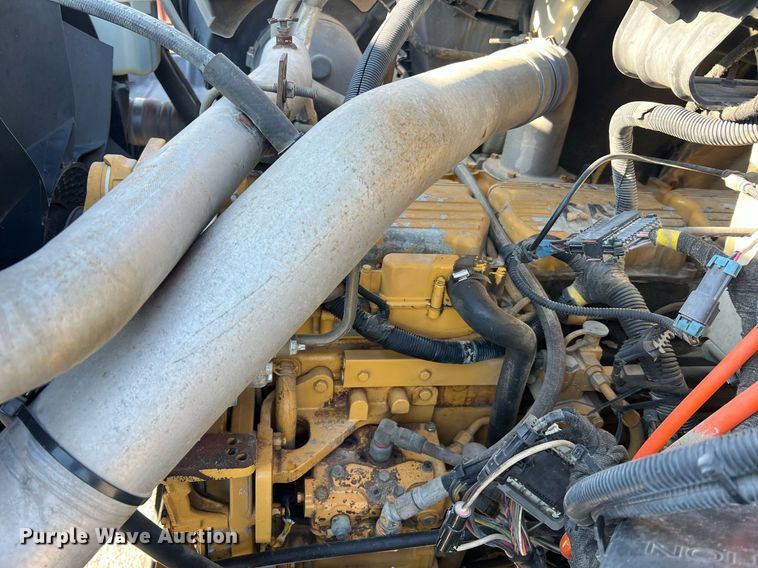 image for item NA9192 2003 International  7600 6x4  semi truck