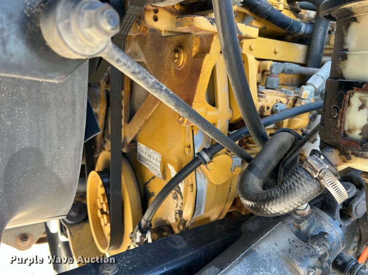 image for item NA9192 2003 International  7600 6x4  semi truck