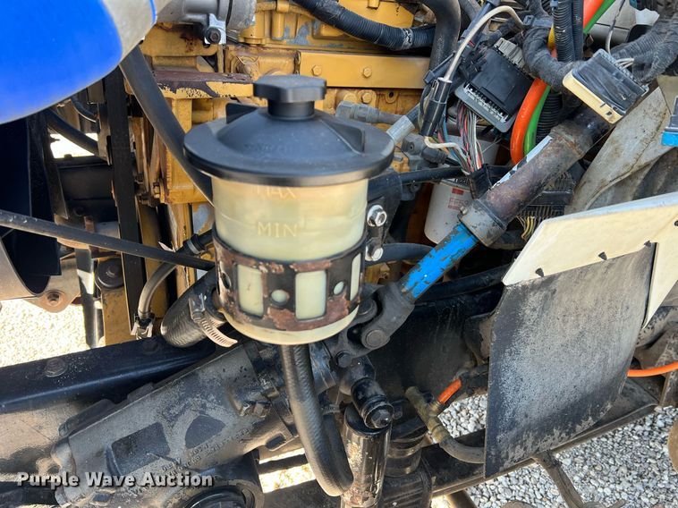 image for item NA9192 2003 International  7600 6x4  semi truck