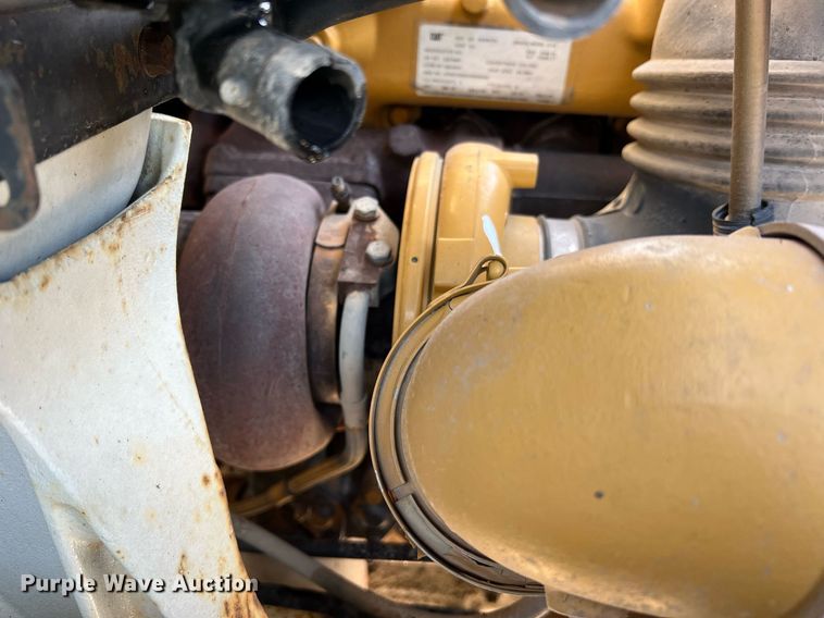 image for item NA9192 2003 International  7600 6x4  semi truck