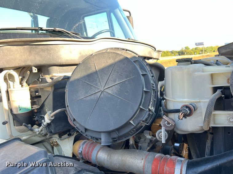 image for item NA9192 2003 International  7600 6x4  semi truck