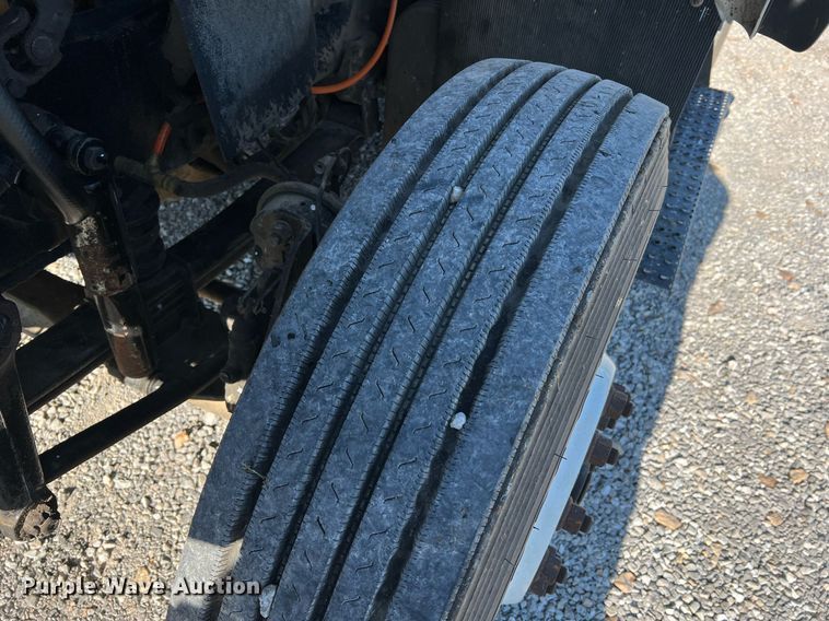 image for item NA9192 2003 International  7600 6x4  semi truck