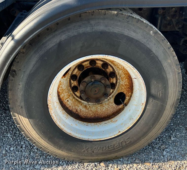 image for item NA9192 2003 International  7600 6x4  semi truck