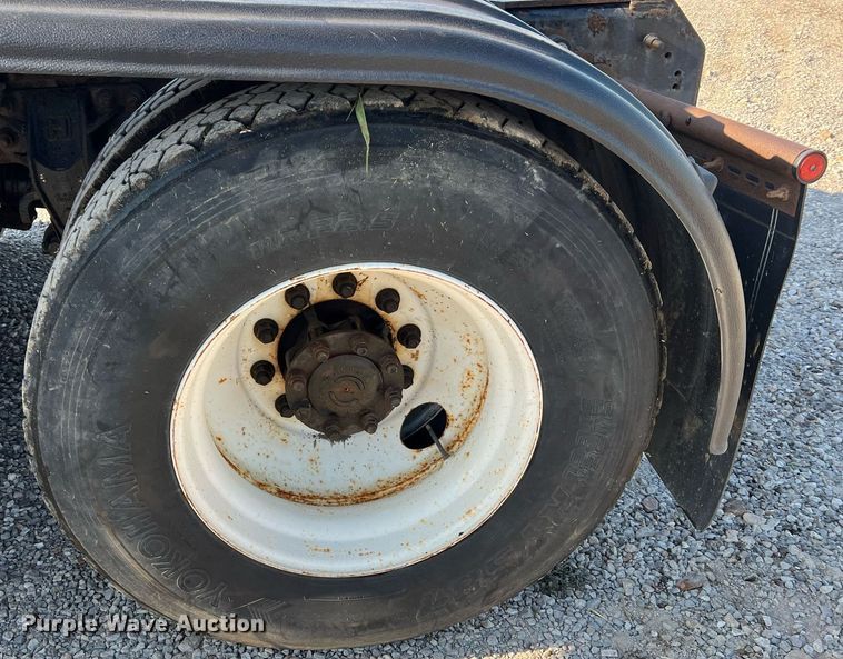 image for item NA9192 2003 International  7600 6x4  semi truck