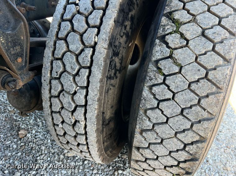 image for item NA9192 2003 International  7600 6x4  semi truck