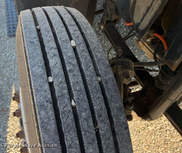 image for item NA9192 2003 International  7600 6x4  semi truck