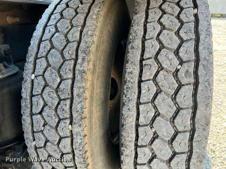 image for item NA9192 2003 International  7600 6x4  semi truck