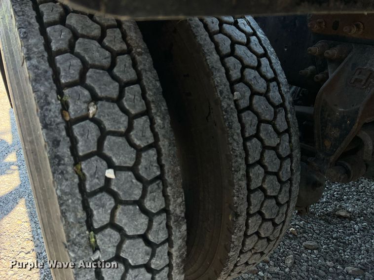 image for item NA9192 2003 International  7600 6x4  semi truck