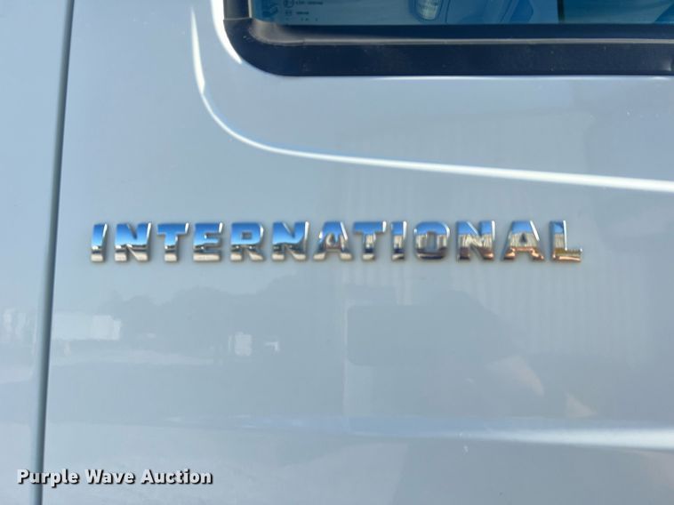 image for item NA9192 2003 International  7600 6x4  semi truck