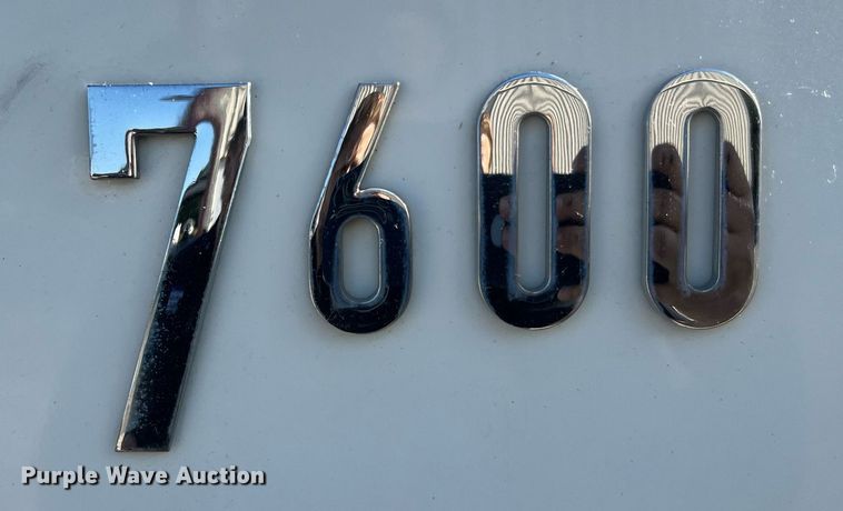 image for item NA9192 2003 International  7600 6x4  semi truck