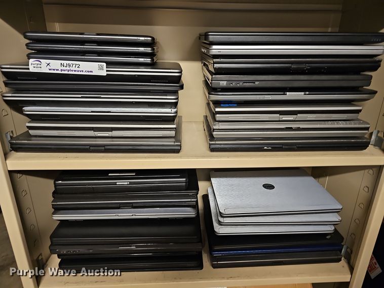 image for item NJ9772 (32) Dell laptops