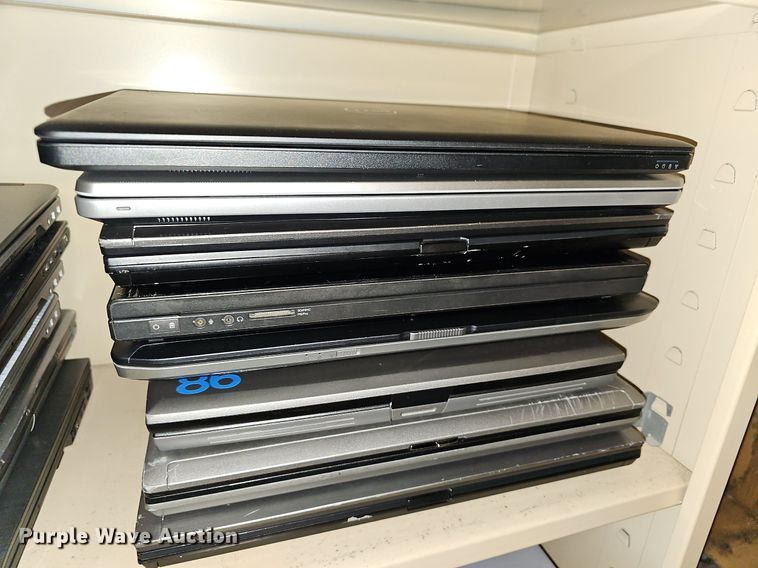 image for item NJ9772 (32) Dell laptops