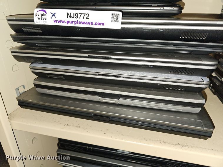 image for item NJ9772 (32) Dell laptops