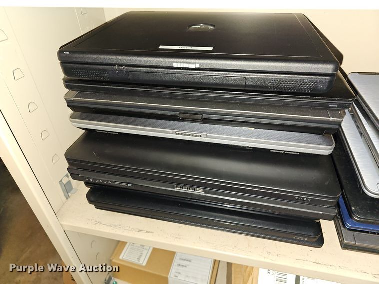 image for item NJ9772 (32) Dell laptops