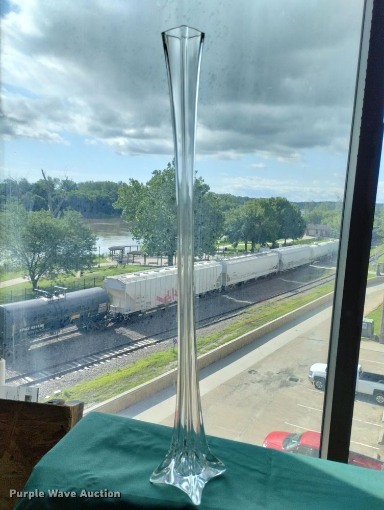 image for item NJ9790 (24) 32" vases