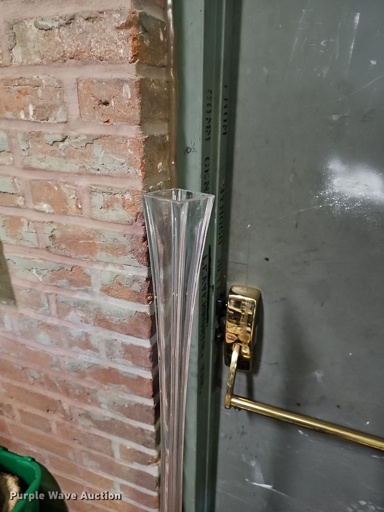 image for item NJ9790 (24) 32" vases