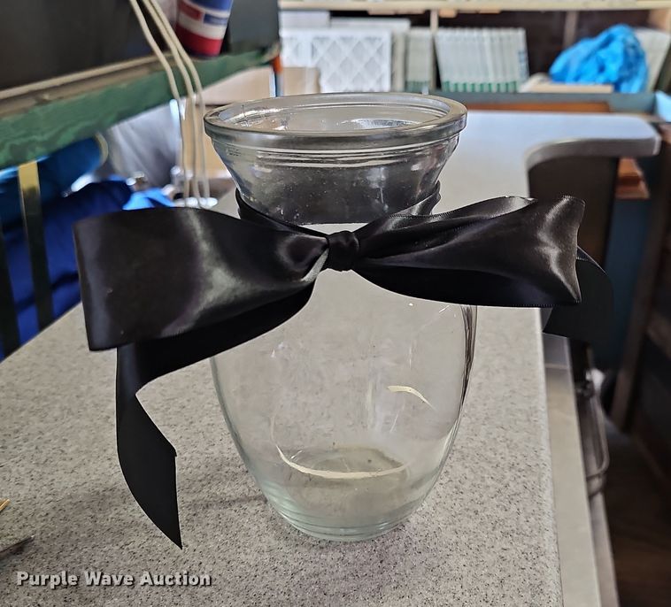 image for item NJ9791 Approximately 35 vases