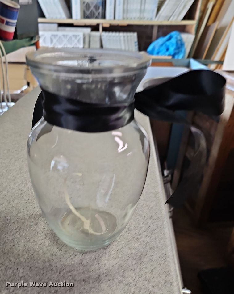 image for item NJ9791 Approximately 35 vases