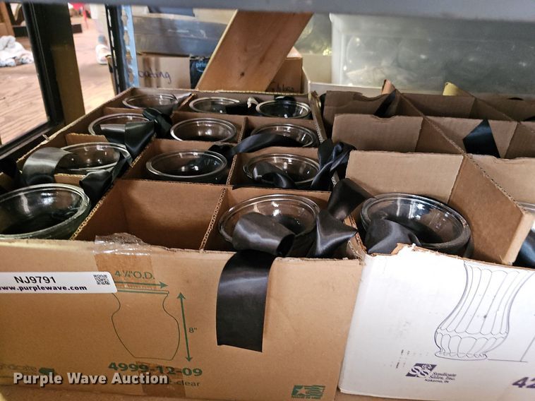 image for item NJ9791 Approximately 35 vases