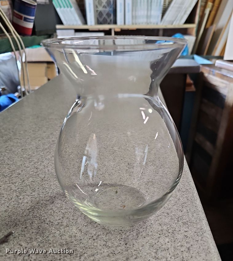 image for item NJ9792 (12) vases