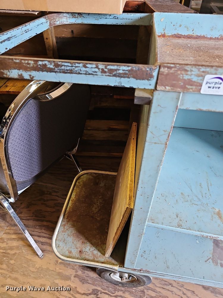 image for item NJ9795 Metal cart