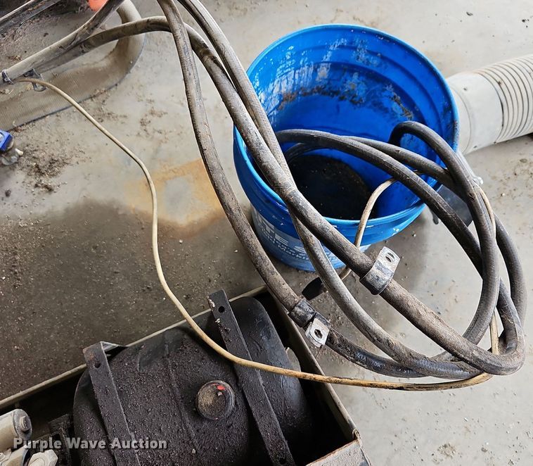 image for item NJ9796 2005 Fassi M15A  knuckle boom crane