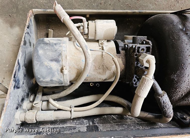 image for item NJ9796 2005 Fassi M15A  knuckle boom crane