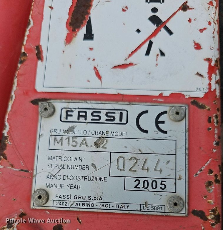 image for item NJ9796 2005 Fassi M15A  knuckle boom crane