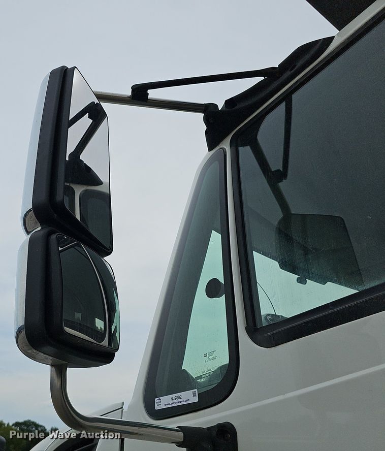 image for item NJ9802 2008 International WorkStar 7400  dump truck