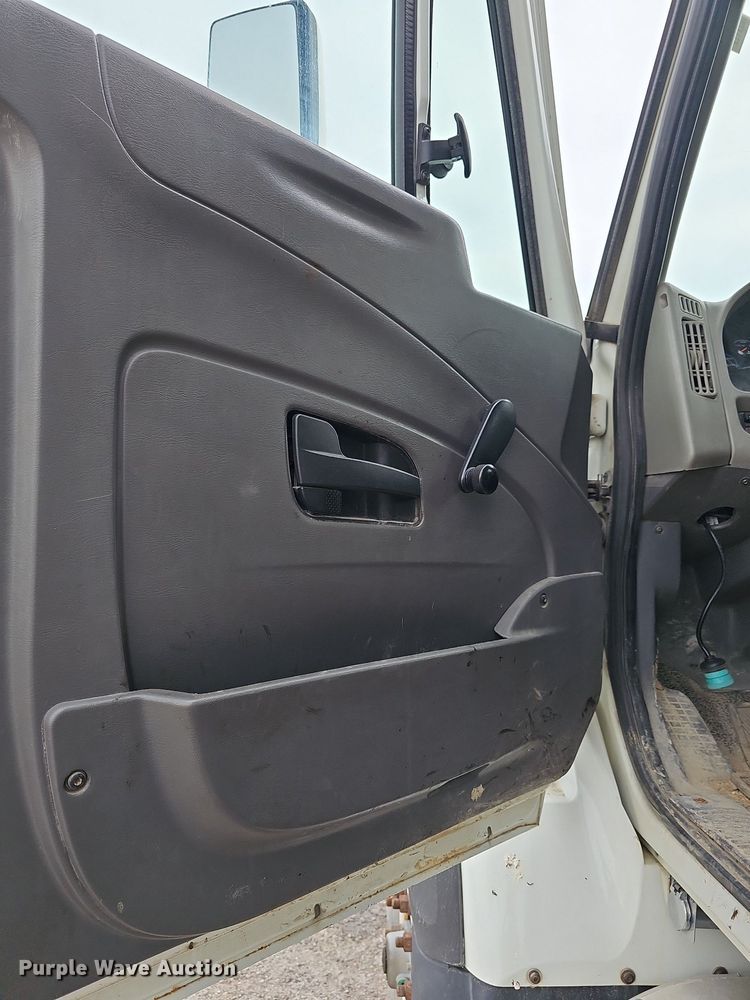 image for item NJ9802 2008 International WorkStar 7400  dump truck