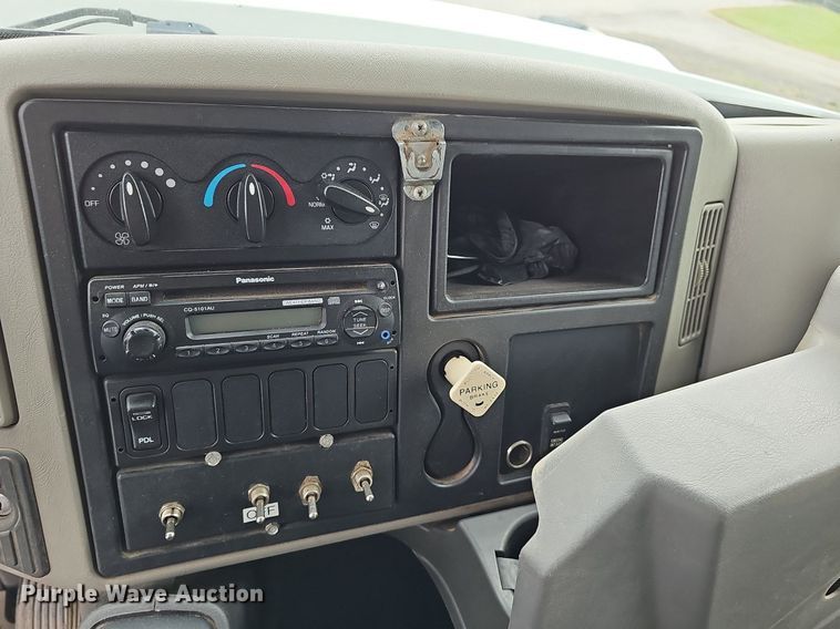 image for item NJ9802 2008 International WorkStar 7400  dump truck