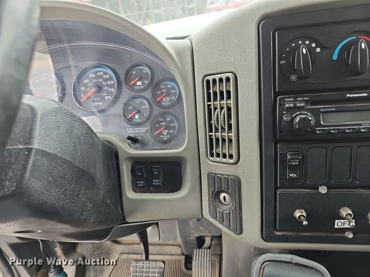 image for item NJ9802 2008 International WorkStar 7400  dump truck