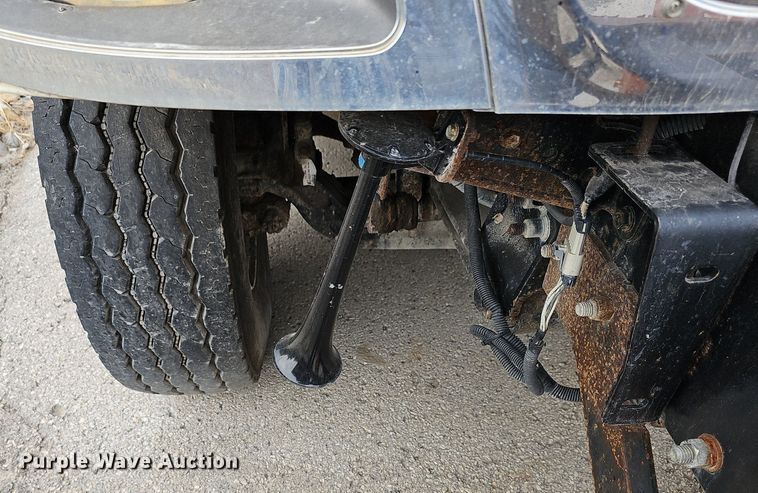 image for item NJ9802 2008 International WorkStar 7400  dump truck