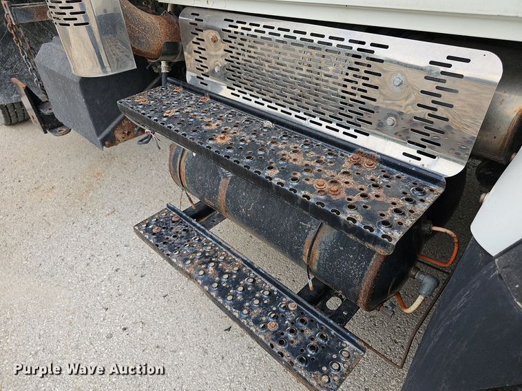 image for item NJ9802 2008 International WorkStar 7400  dump truck