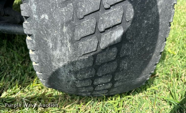 image for item NP9528 2006 Kawasaki Mule 3010  utility vehicle