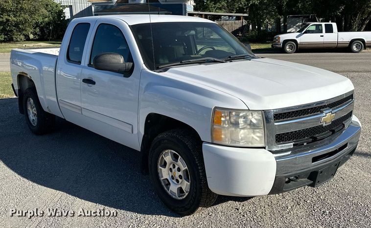 image for item NP9641 2010 Chevrolet Silverado 1500  Ext. Cab pickup truck