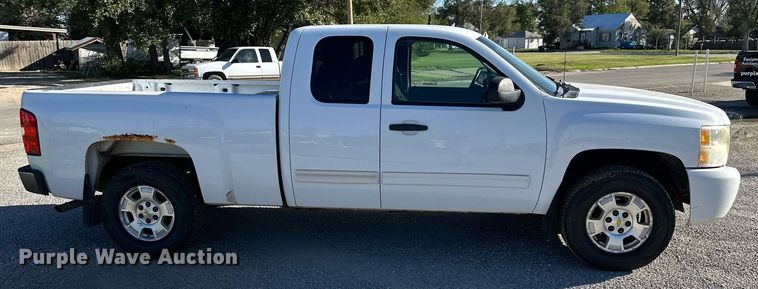 image for item NP9641 2010 Chevrolet Silverado 1500  Ext. Cab pickup truck