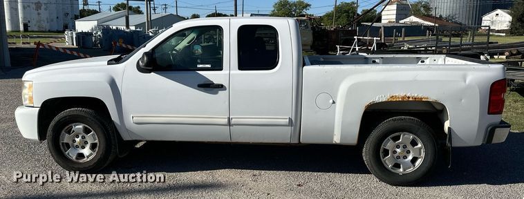 image for item NP9641 2010 Chevrolet Silverado 1500  Ext. Cab pickup truck