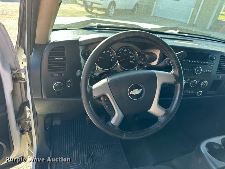 image for item NP9641 2010 Chevrolet Silverado 1500  Ext. Cab pickup truck
