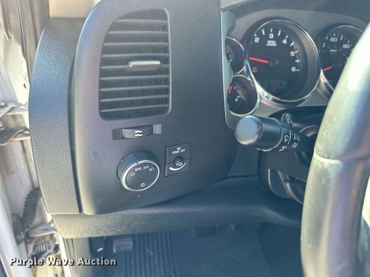 image for item NP9641 2010 Chevrolet Silverado 1500  Ext. Cab pickup truck