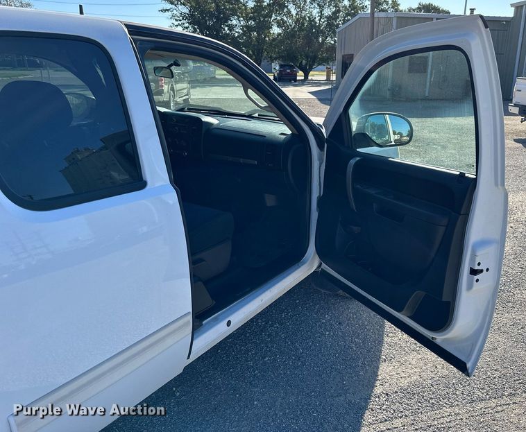 image for item NP9641 2010 Chevrolet Silverado 1500  Ext. Cab pickup truck