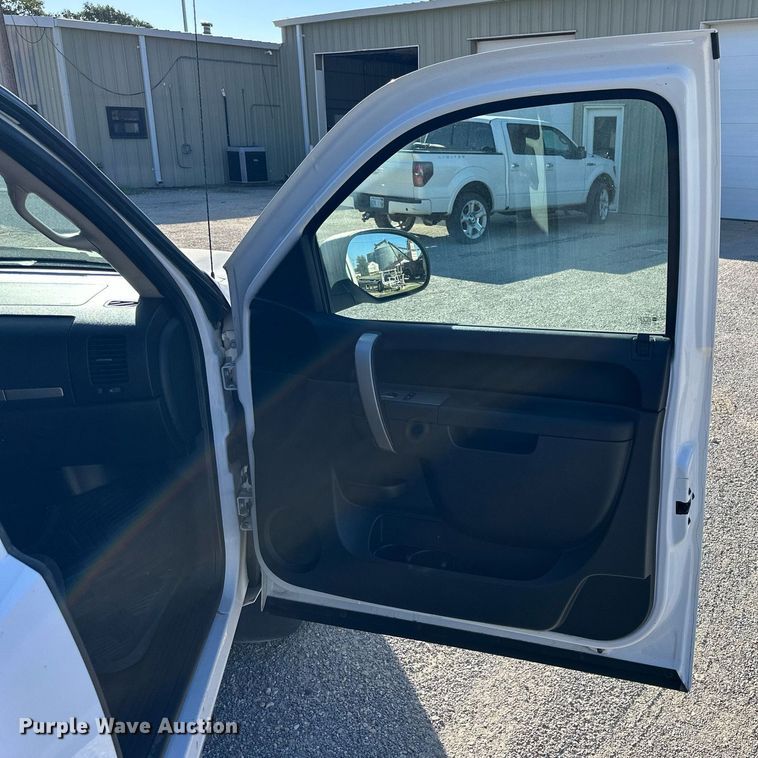 image for item NP9641 2010 Chevrolet Silverado 1500  Ext. Cab pickup truck