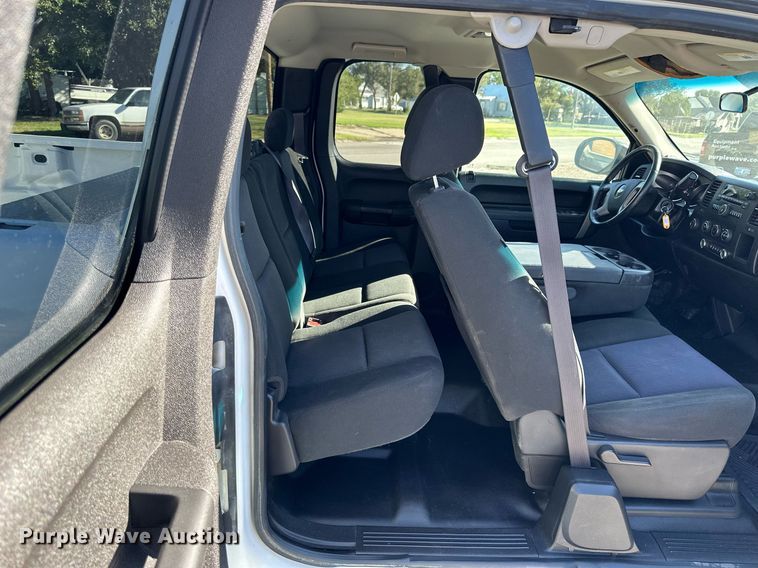 image for item NP9641 2010 Chevrolet Silverado 1500  Ext. Cab pickup truck