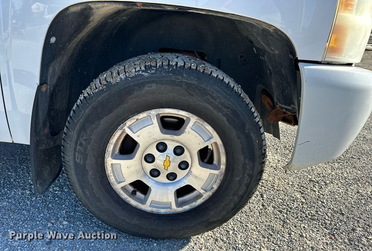 image for item NP9641 2010 Chevrolet Silverado 1500  Ext. Cab pickup truck