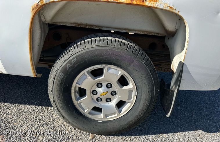 image for item NP9641 2010 Chevrolet Silverado 1500  Ext. Cab pickup truck